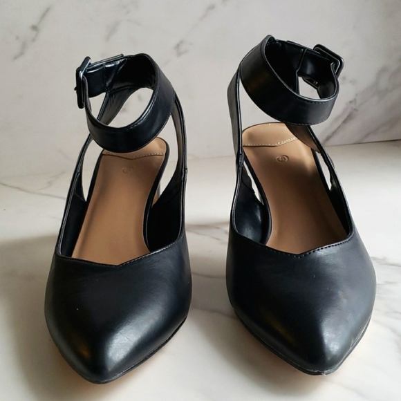 Rilista Leather Ankle Strap Pointed Toe Pumps in Black Size 8 - Picture 2 of 8